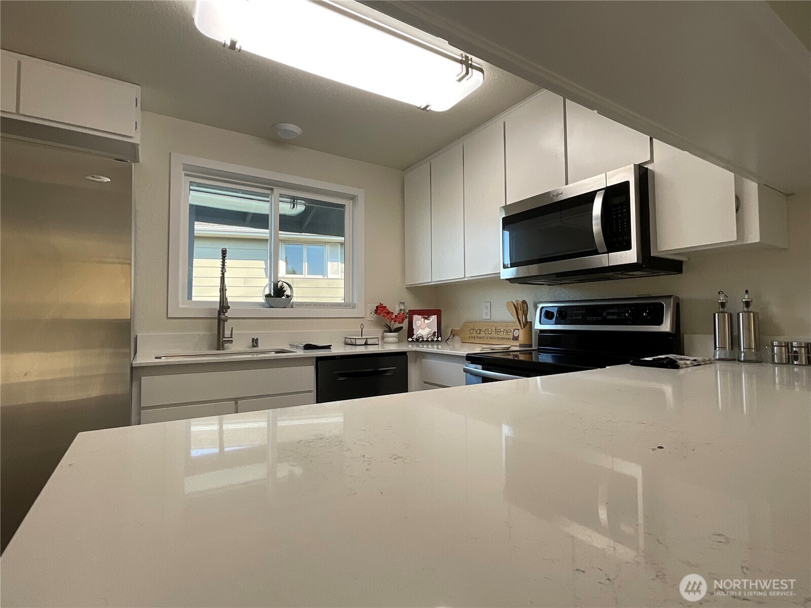 Property Photo: 699 Maplewood Loop WA 98277