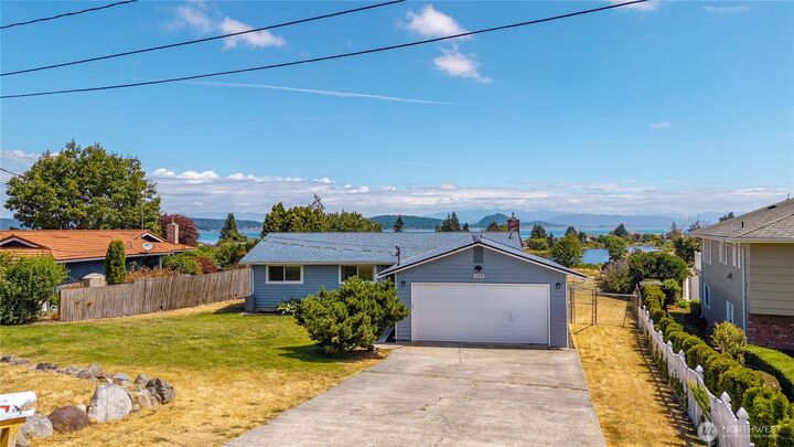Property Photo:  699  Maplewood Loop  WA 98277 