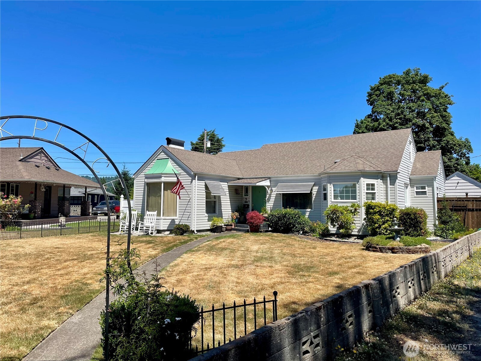 Property Photo: 5 Park Place WA 98632