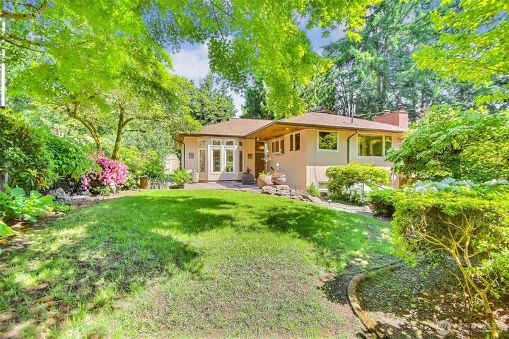 Property Photo:  2404 SW 170th Street  WA 98166 