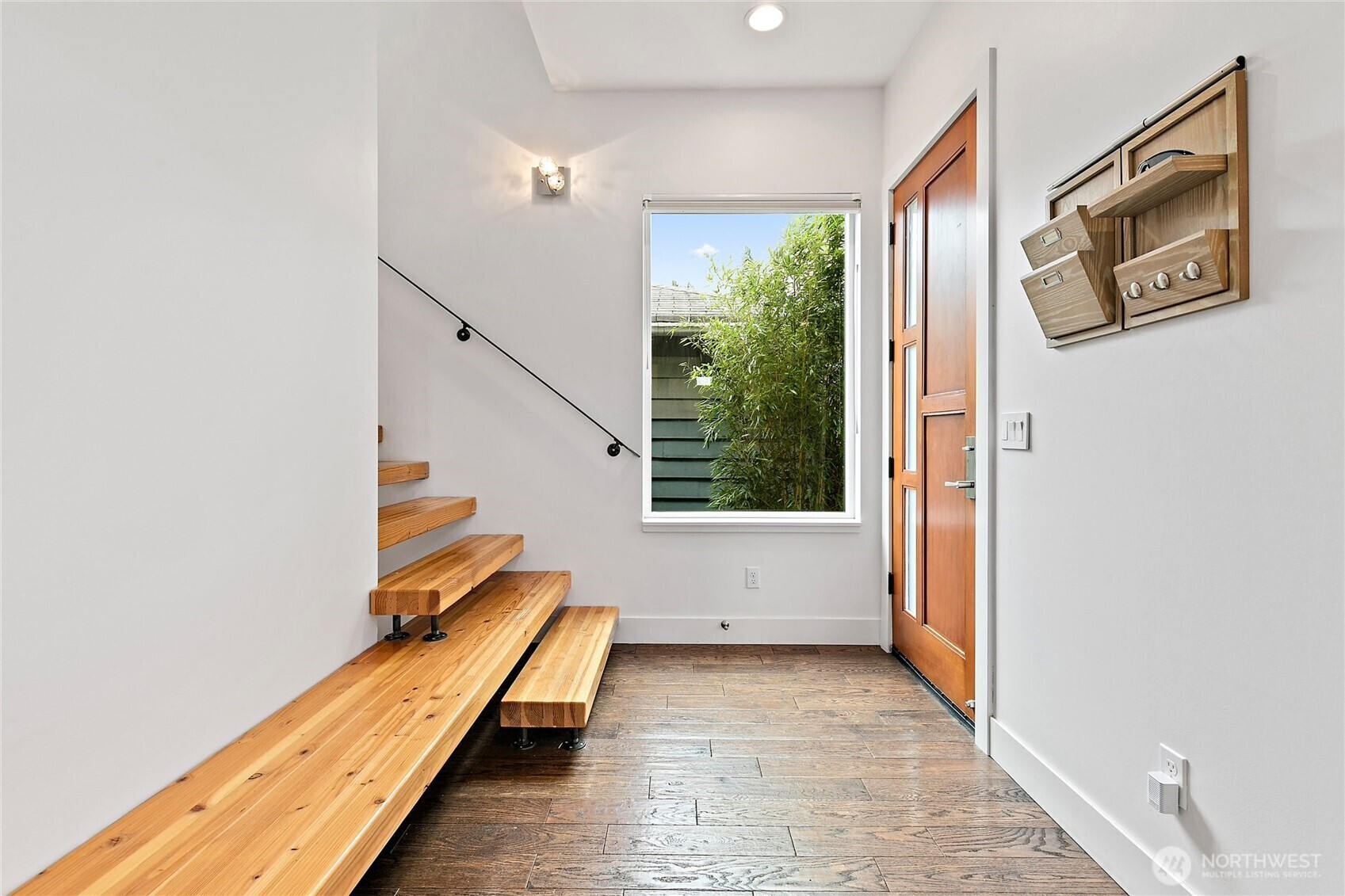 Property Photo: 4113 Palatine Avenue N WA 98103