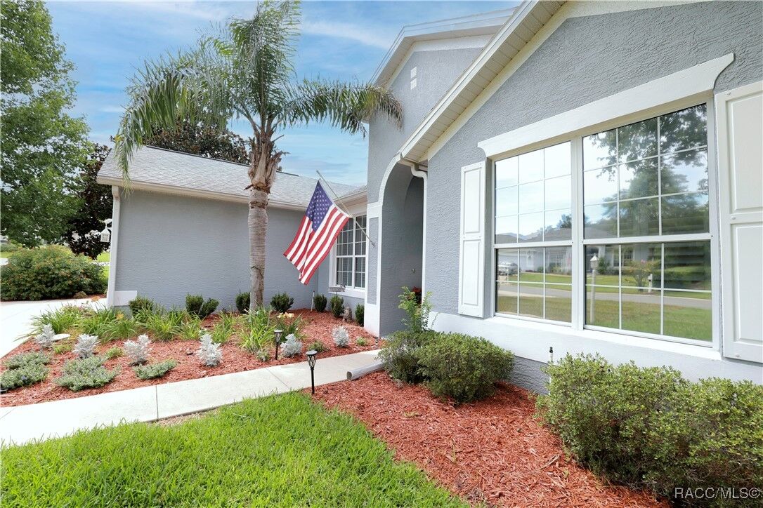 Property Photo: 247 W Romany Loop FL 34465