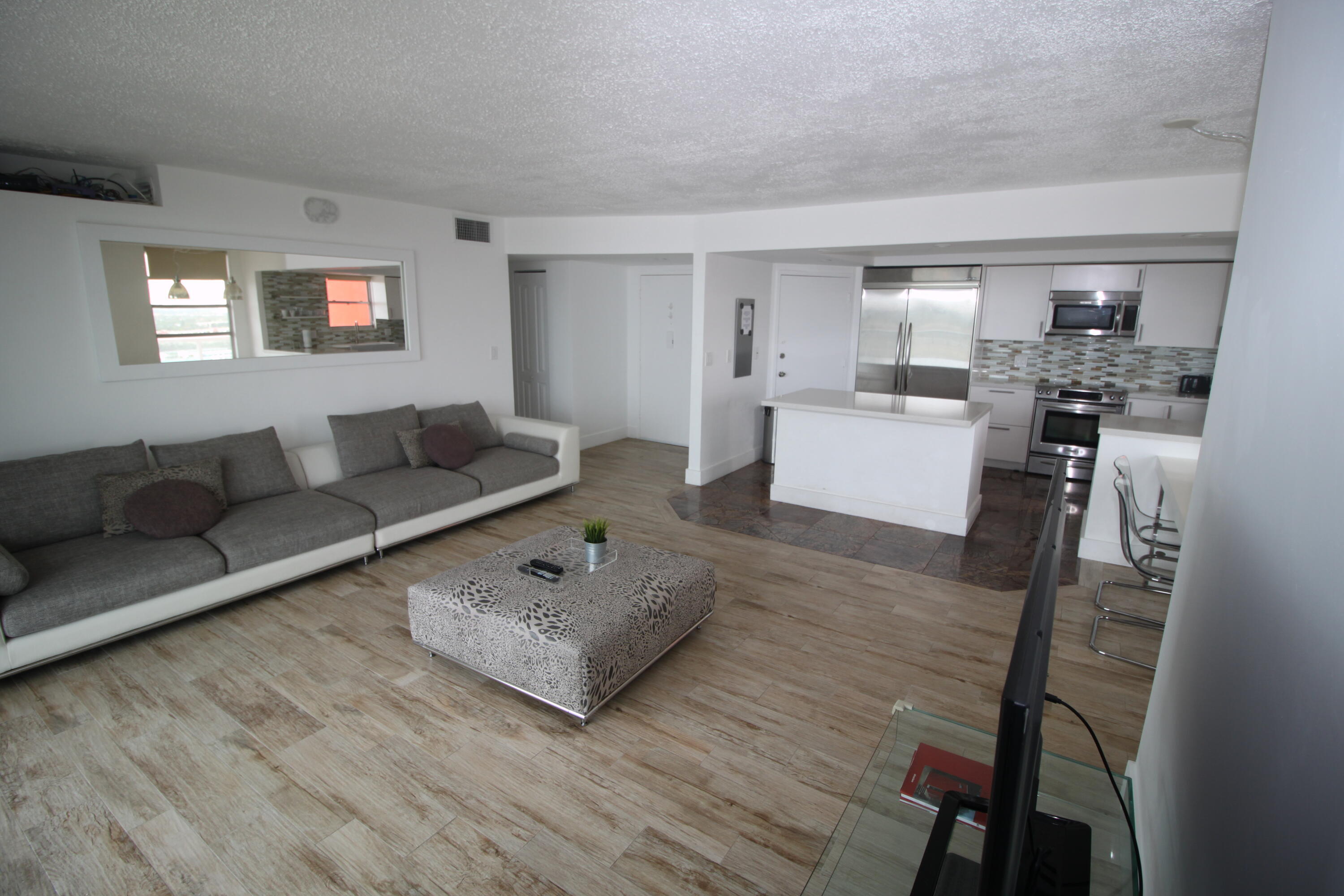 Property Photo:  1351 NE Miami Gardens Drive Ph6  FL 33179 