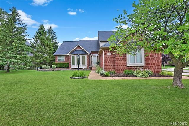 Property Photo:  55206 Leonard Court  MI 48316