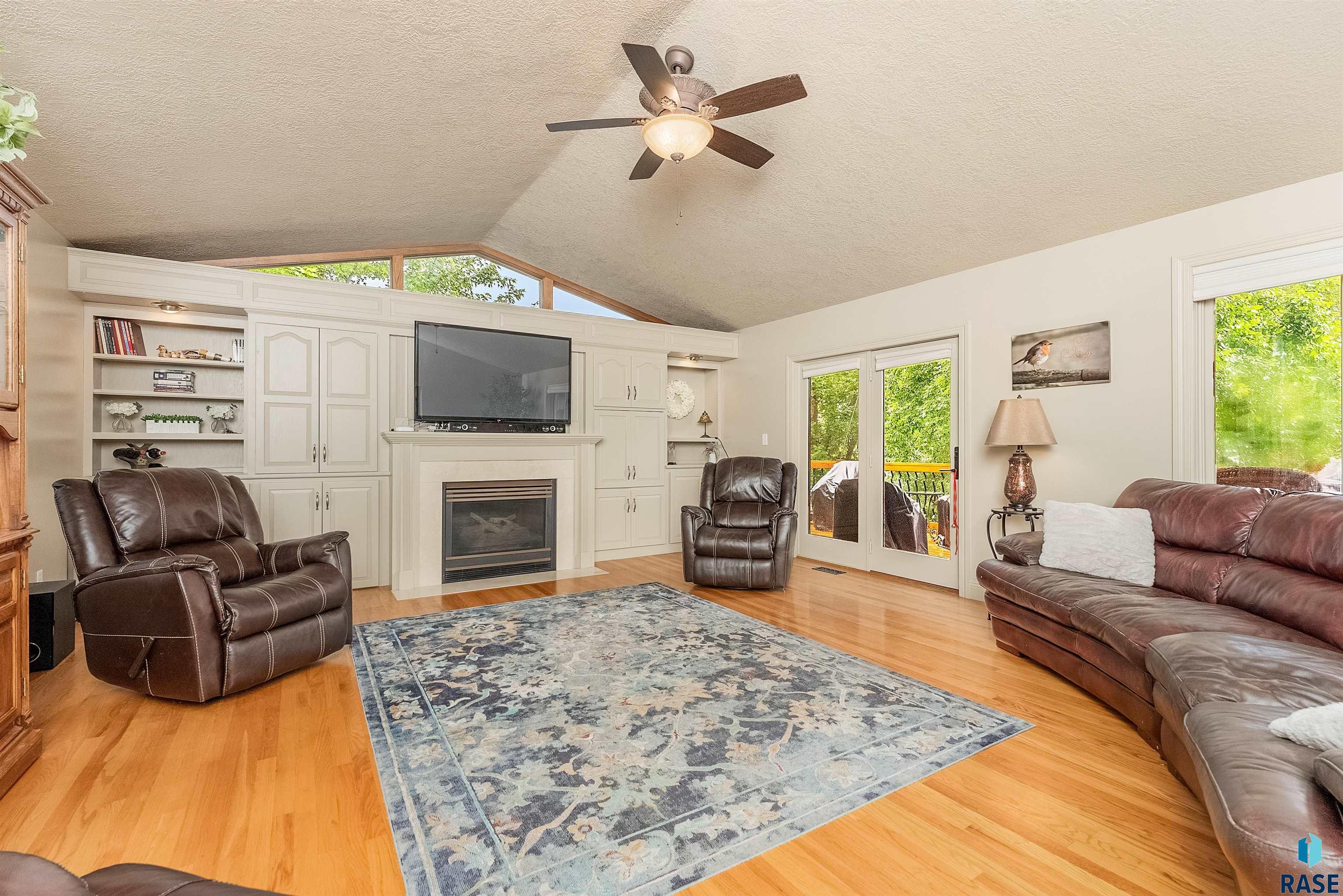 Property Photo: 317 E Aspen Dr SD 57105