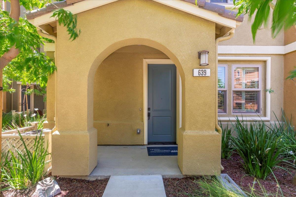 Property Photo: 639 Cinnamon Circle CA 94043