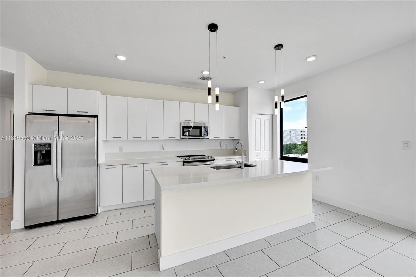 Property Photo: 8167 NW 41st St E-406 FL 33166