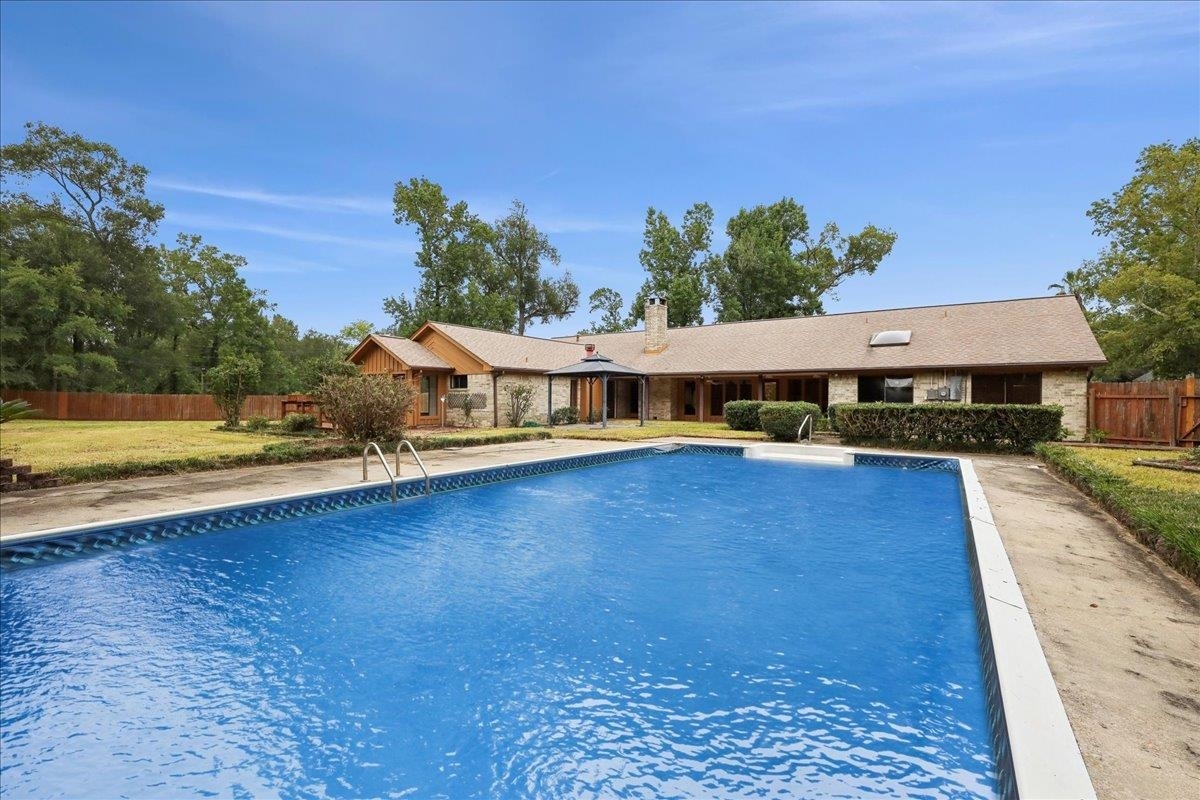 Property Photo:  3805 Huntwick Dr  TX 77630 