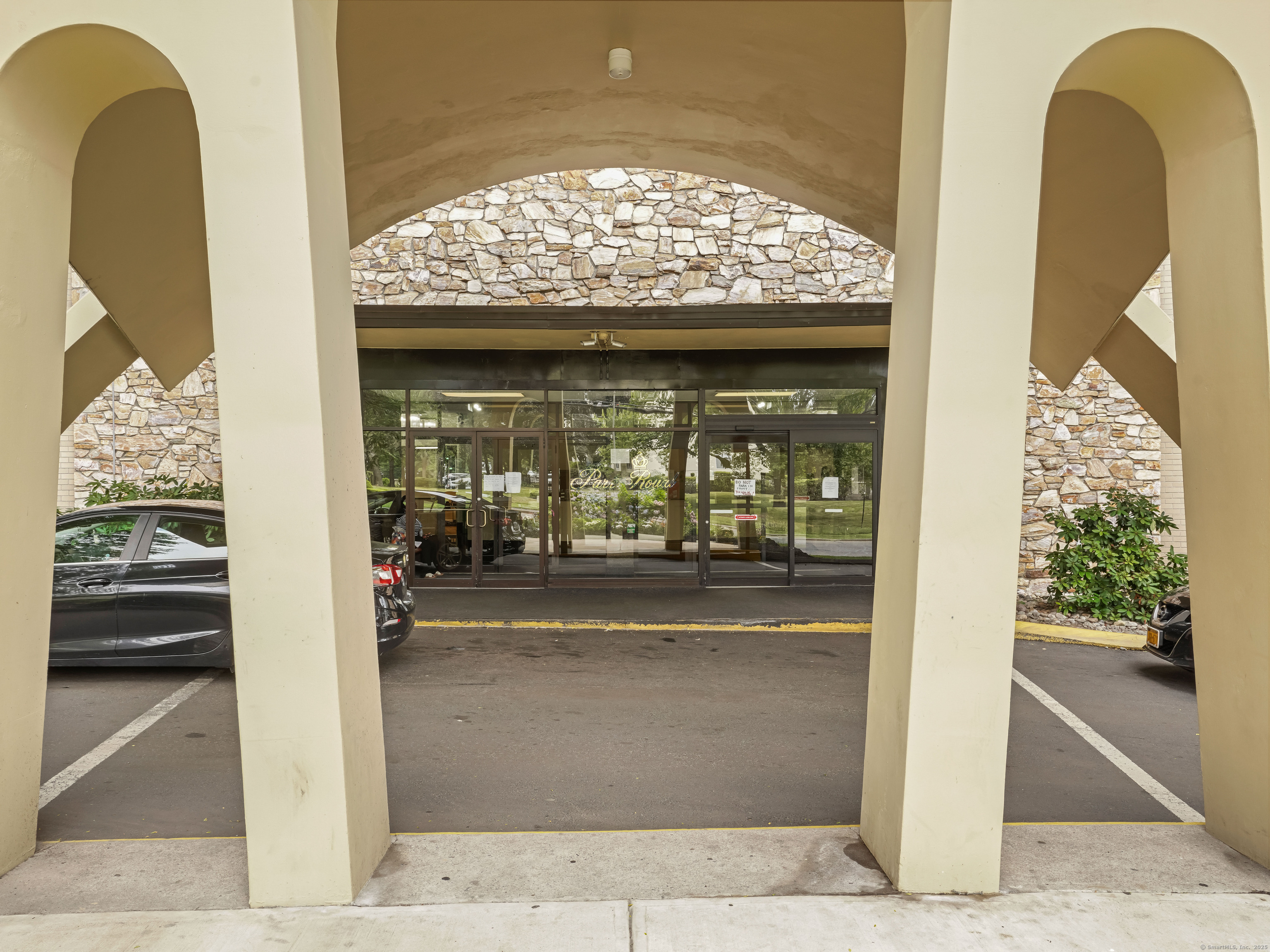 Property Photo: 2600 Park Avenue 6H CT 06604