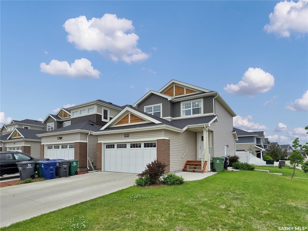 Property Photo:  1071 Kolynchuk Crescent  SK S7T 0V9 
