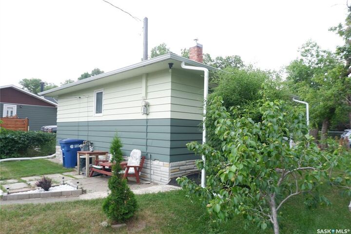Property Photo:  220 6th Avenue W  SK S0H 0B0 