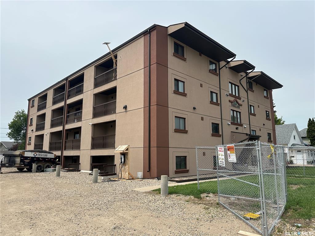Property Photo:  607 10th Street 405  SK S0K 2A0 