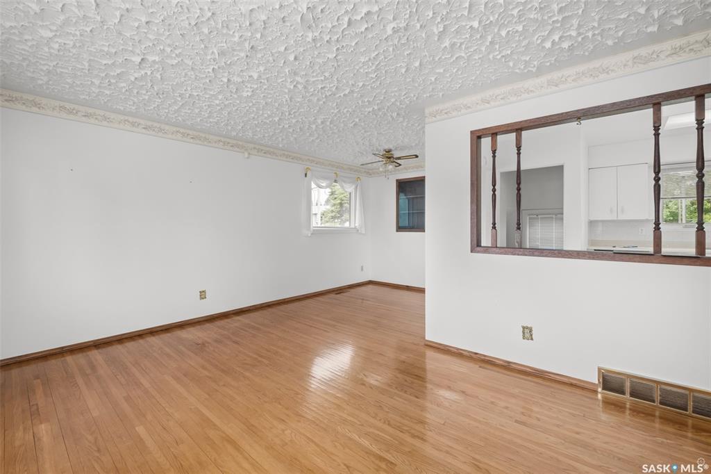 Property Photo: 2245 Steuart Avenue SK S6V 2V1