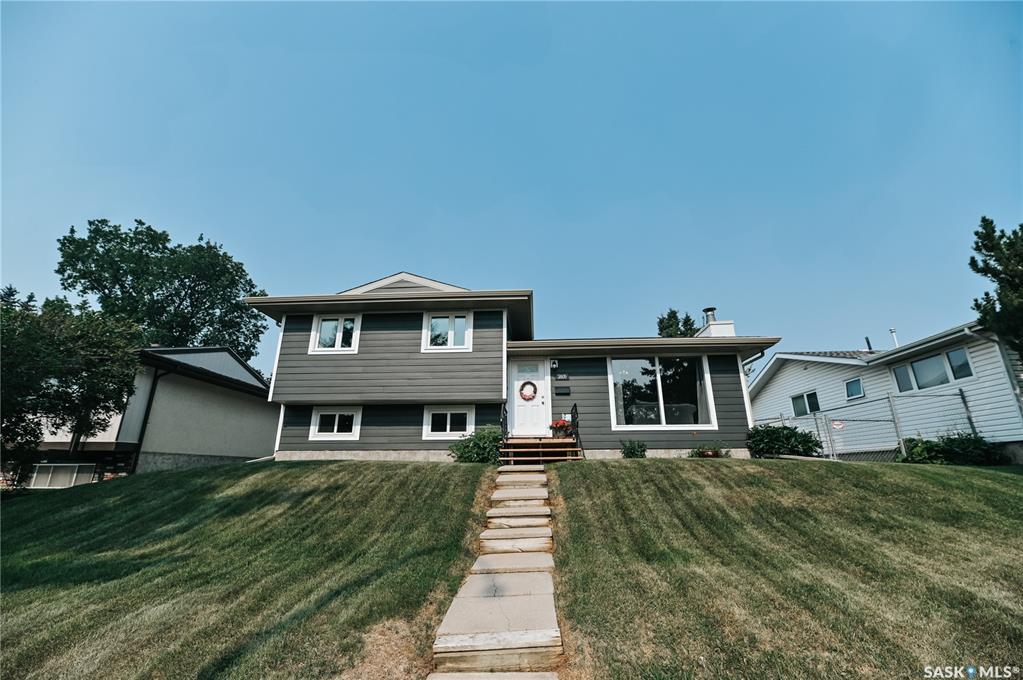 Property Photo:  2605 15th Avenue E  SK S6V 6H4 