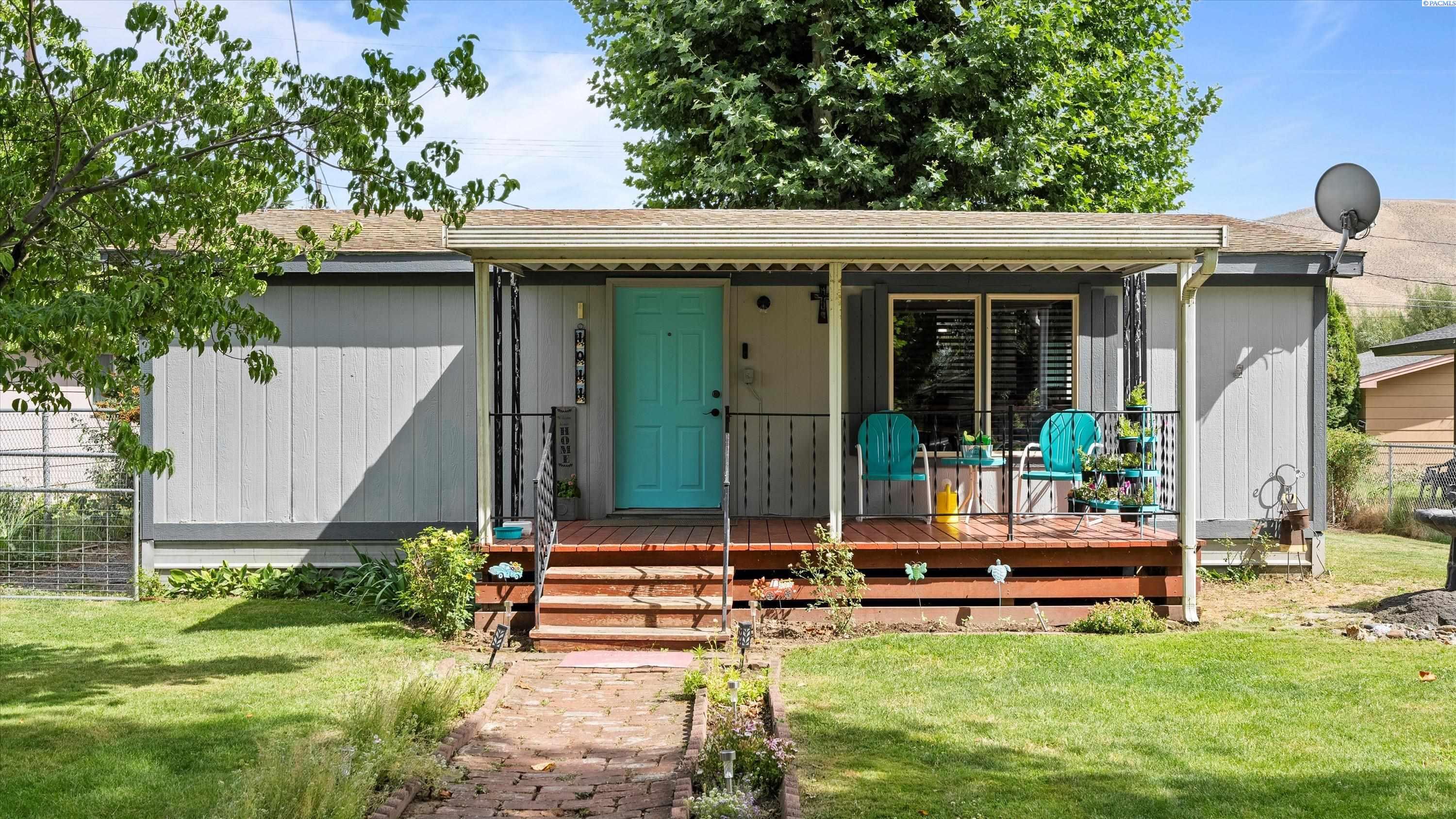 Property Photo: 1011 Sherman Ave WA 99350