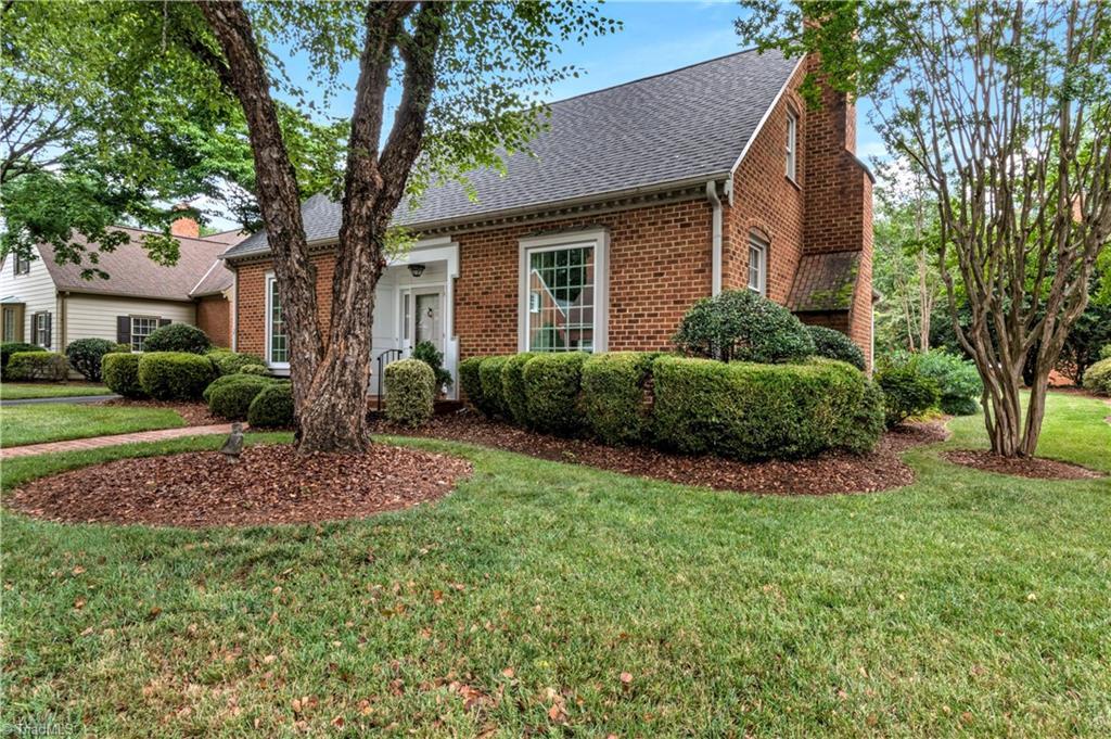 Property Photo:  226 Pinetuck Lane  NC 27104 