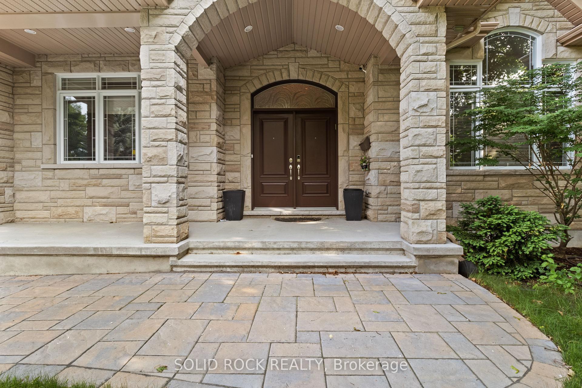 Property Photo: 120 Rossland Avenue ON K2G 2L3