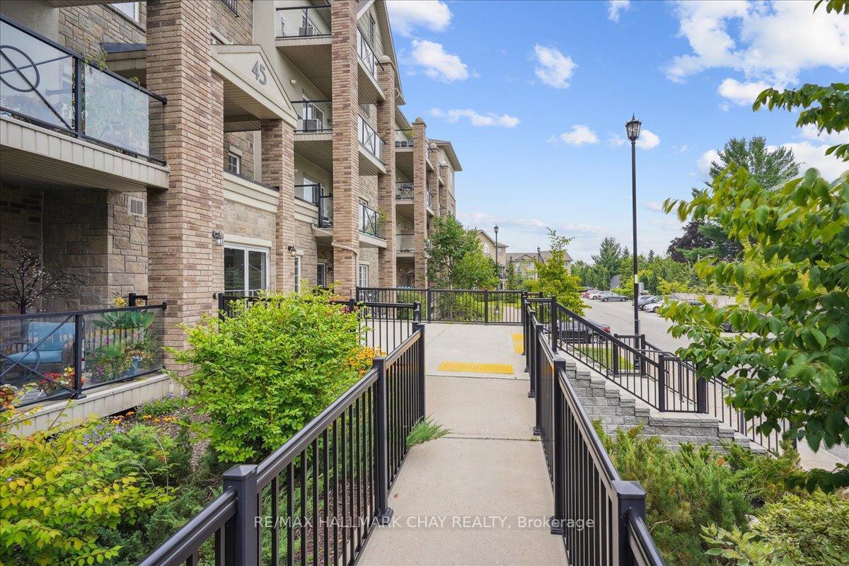 Property Photo: 45 Ferndale Drive S 408 ON L4N 5W7