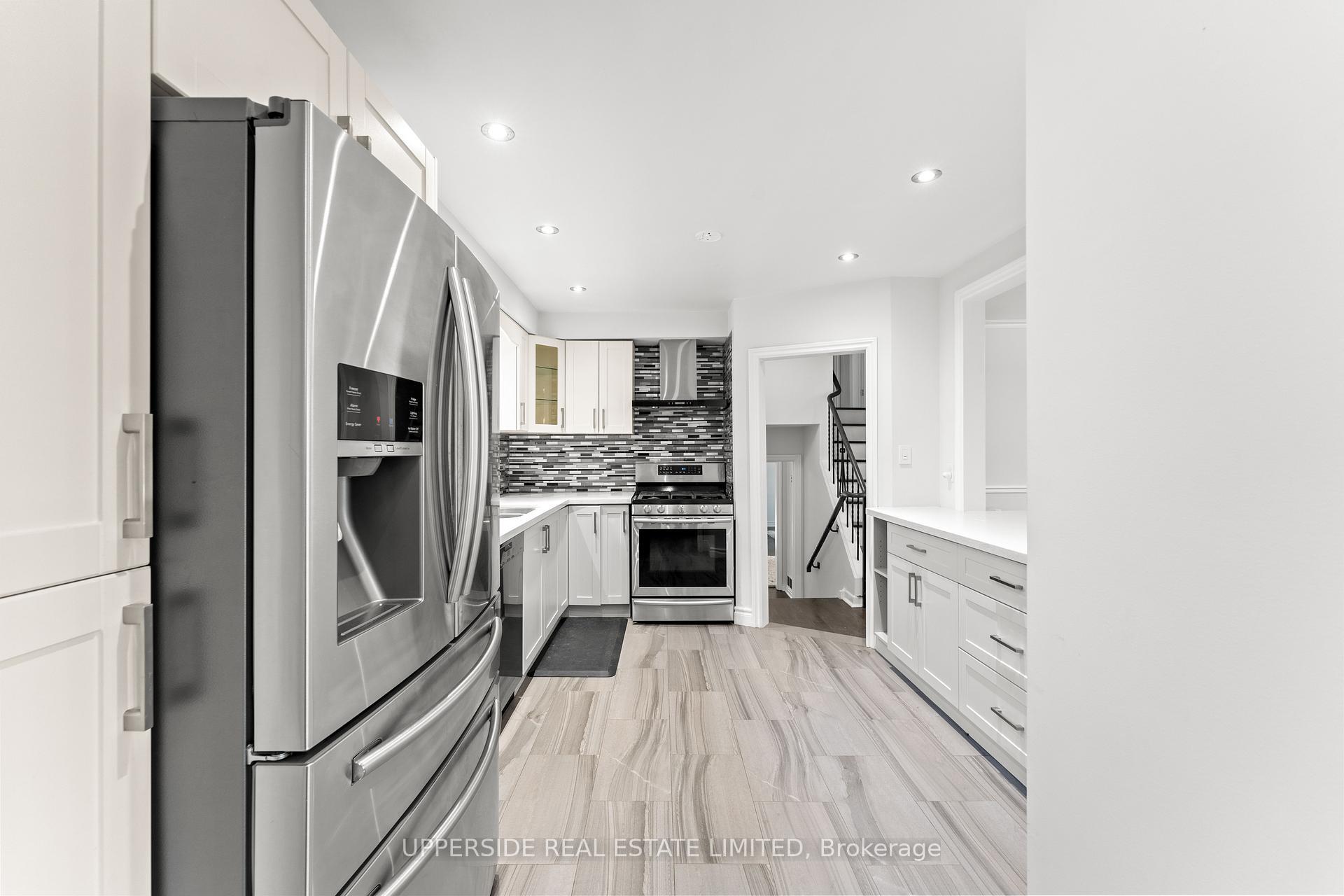 Photo de la propriété: 16 Janellan Terrace ON M1E 3M9