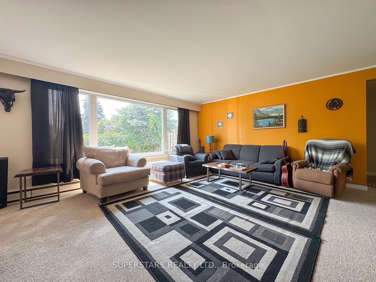 Property Photo: 239 Letitia Street ON L4N 4Y7