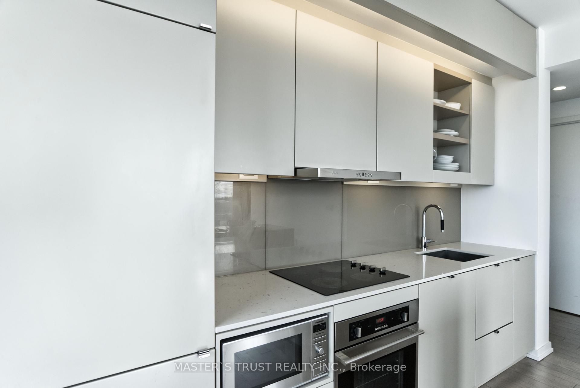 Property Photo: 101 Peter Street 2511 ON M5V 0G6