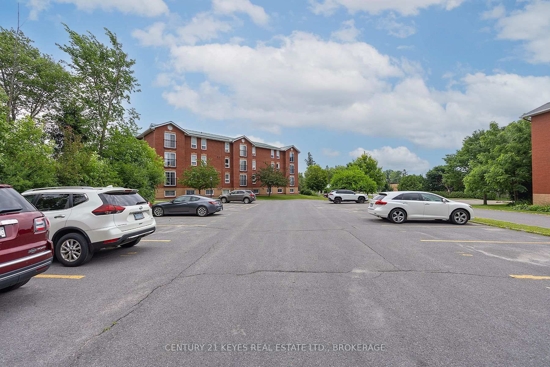 Property Photo:  550 Talbot Place 402  ON K7G 3C6 