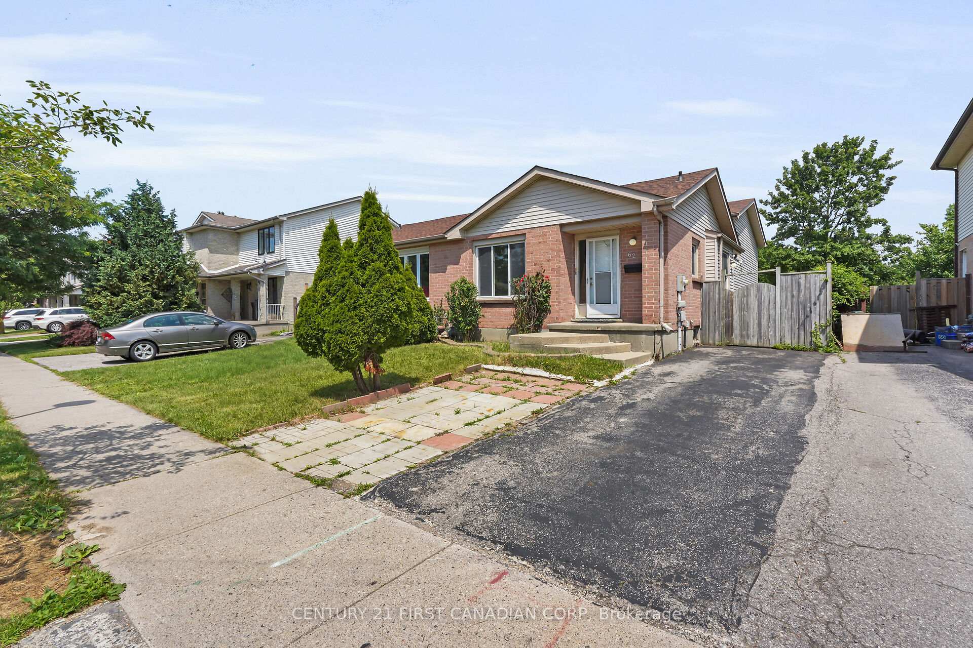 Property Photo: 62 Josselyn Drive ON N6E 3V6