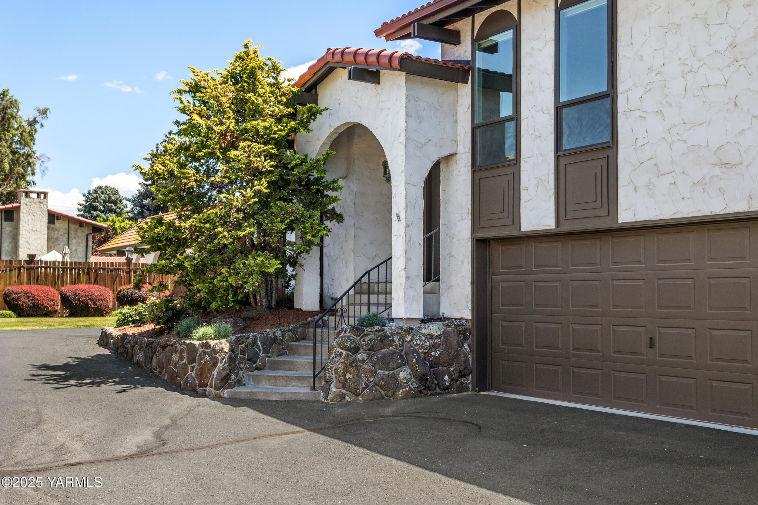 Property Photo: 24 Crest Cir WA 98908