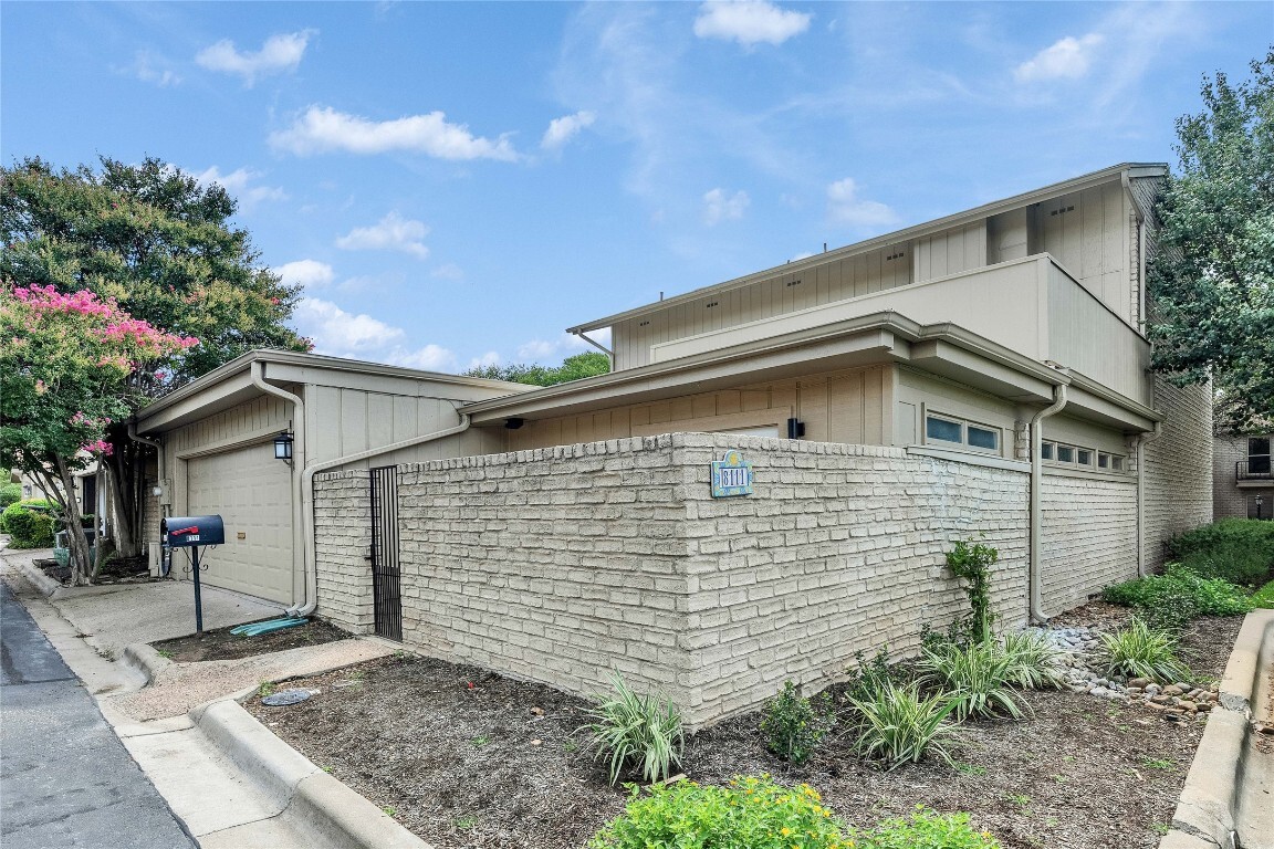 8111 Middle Court  Austin TX 78759 photo