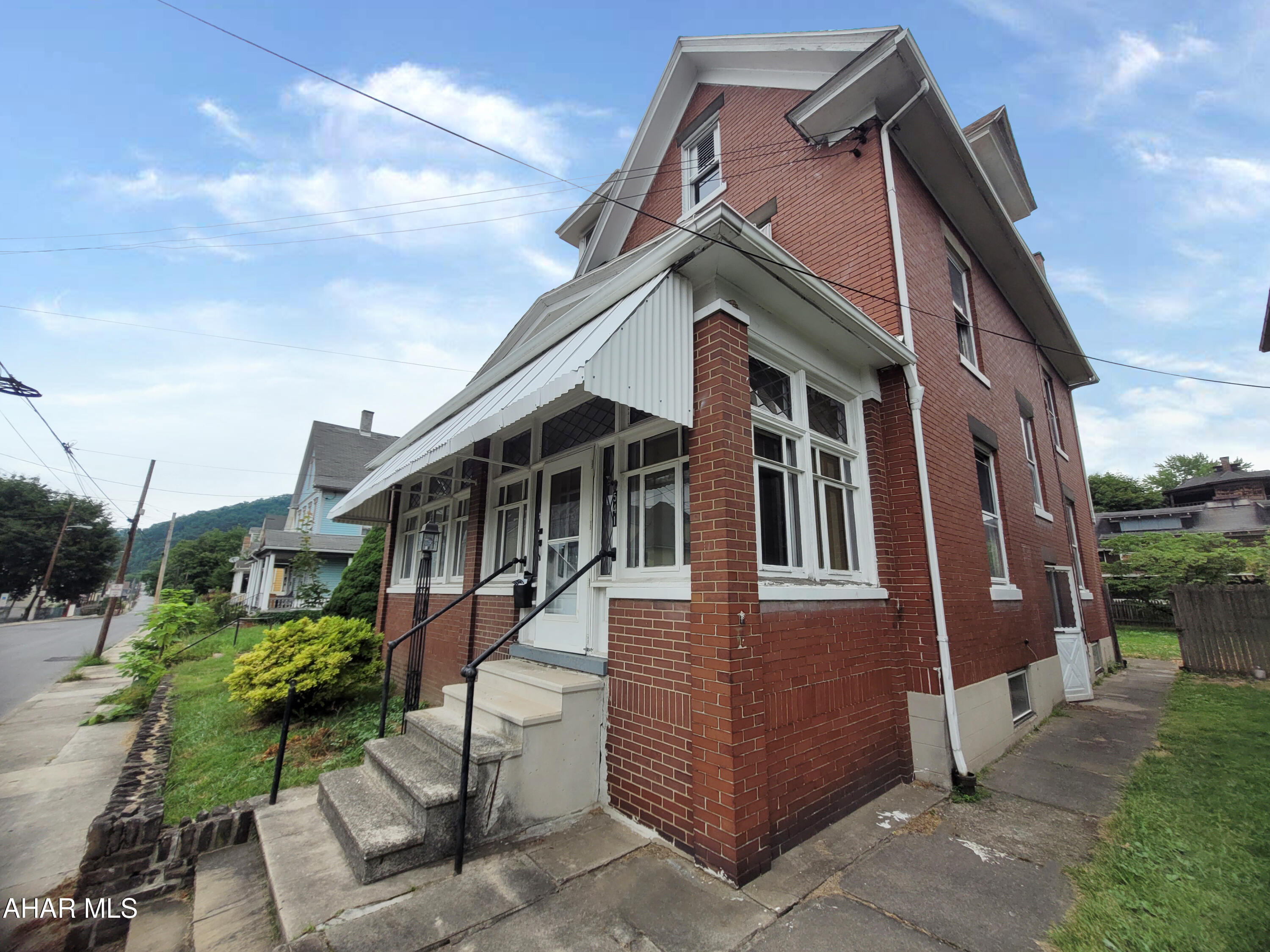 Property Photo: 541 Pine Street PA 15902