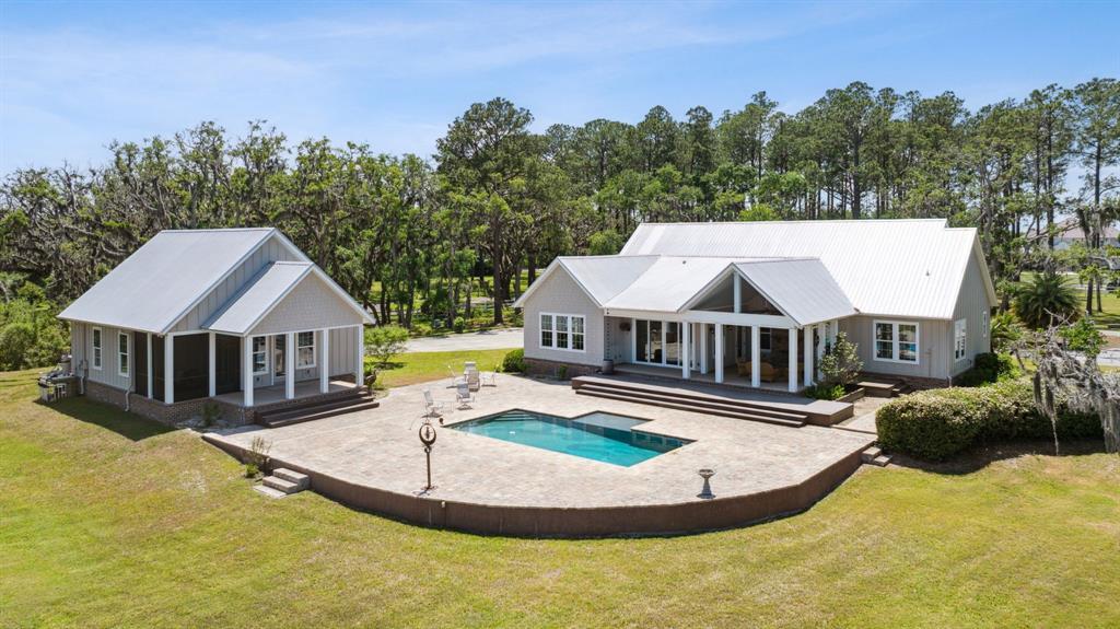 Property Photo: 1900 Sycamore Lane FL 32034