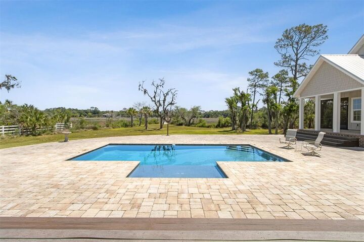 Property Photo: 1900 Sycamore Lane FL 32034