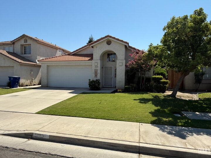 Property Photo: 3910 Mariana Way CA 93311