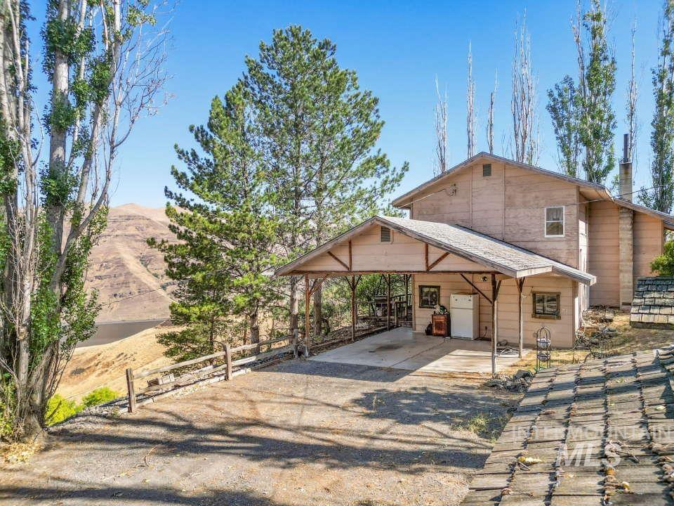 Property Photo: 2026 Silcott Hills Road WA 99403