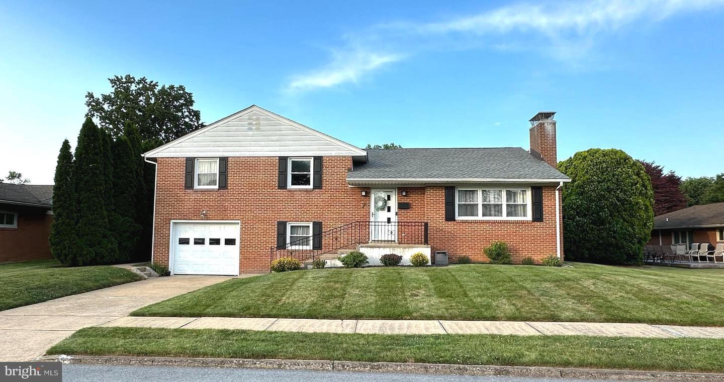7 Colgate Dr  Camp Hill PA 17011 photo