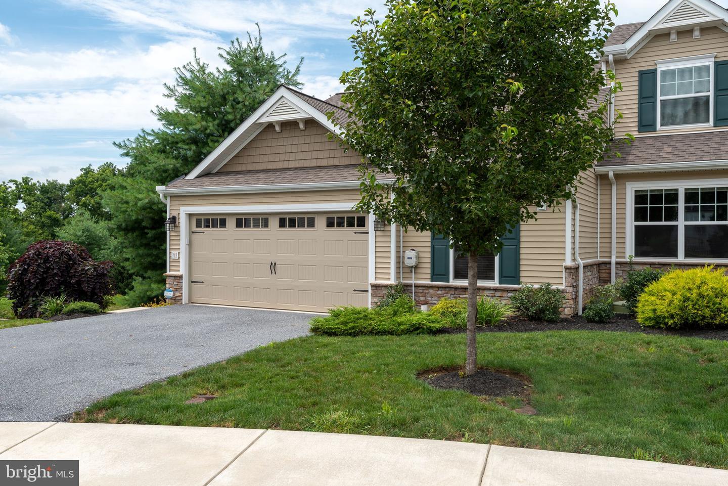 Property Photo: 717 Danforth Circle PA 17584