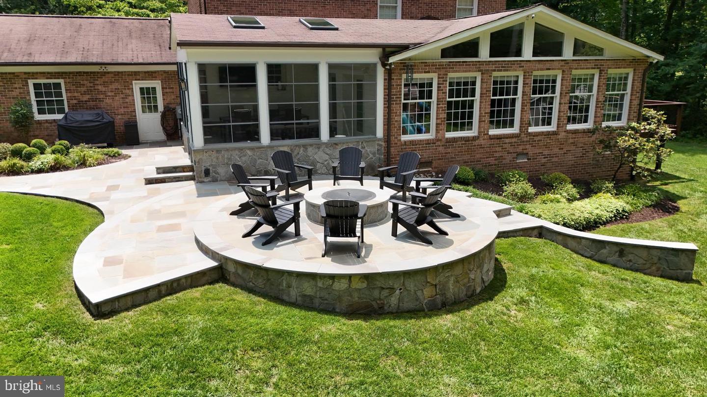 Property Photo: 3500 Willow Green Court VA 22124