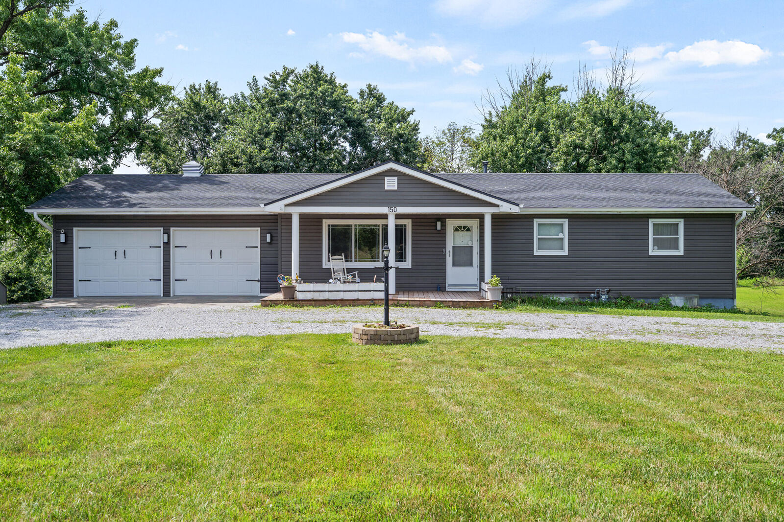 Property Photo: 150 E Hinton Rd MO 65202