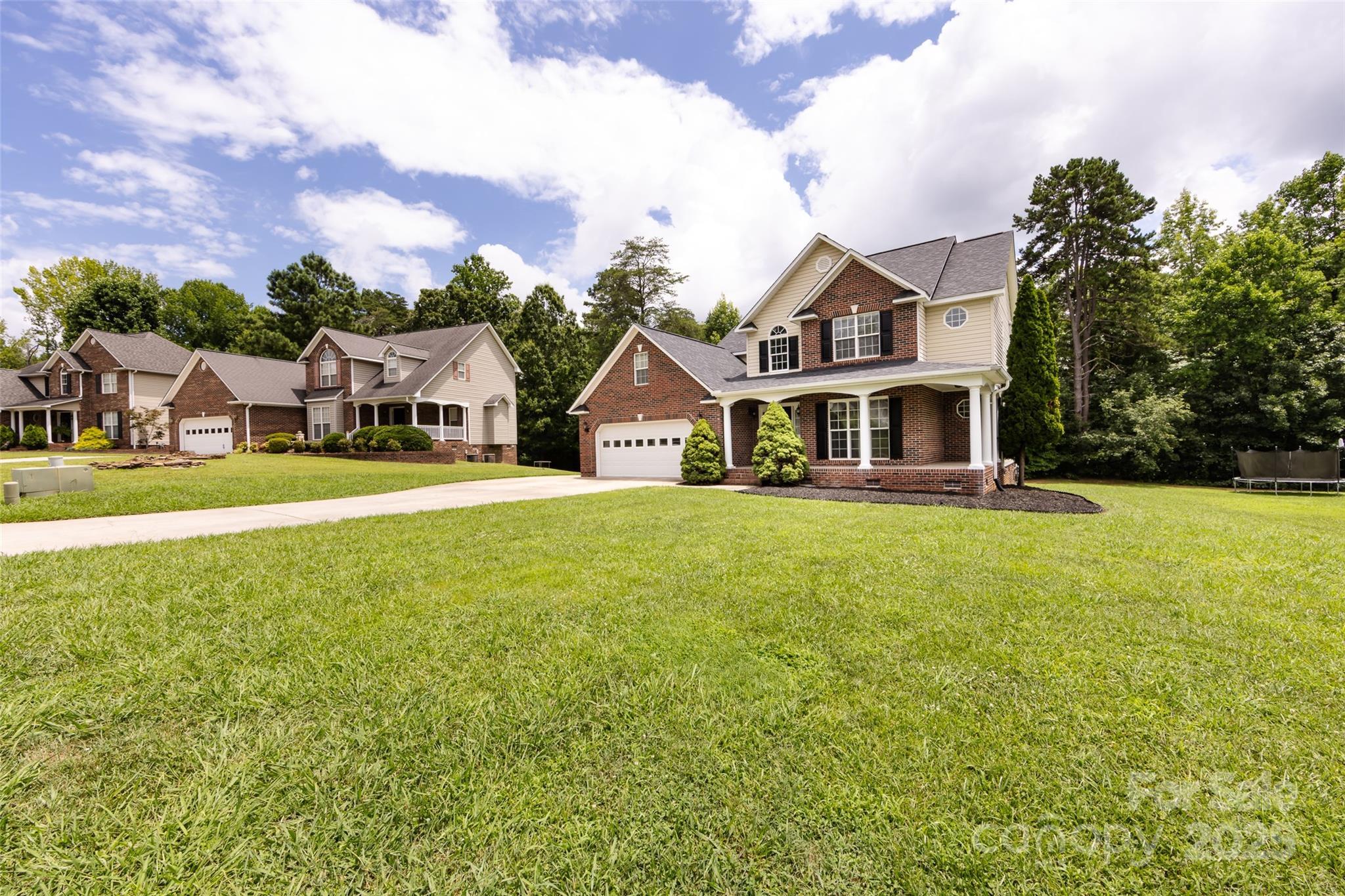 Property Photo: 1309 Stonewyck Drive NC 28146