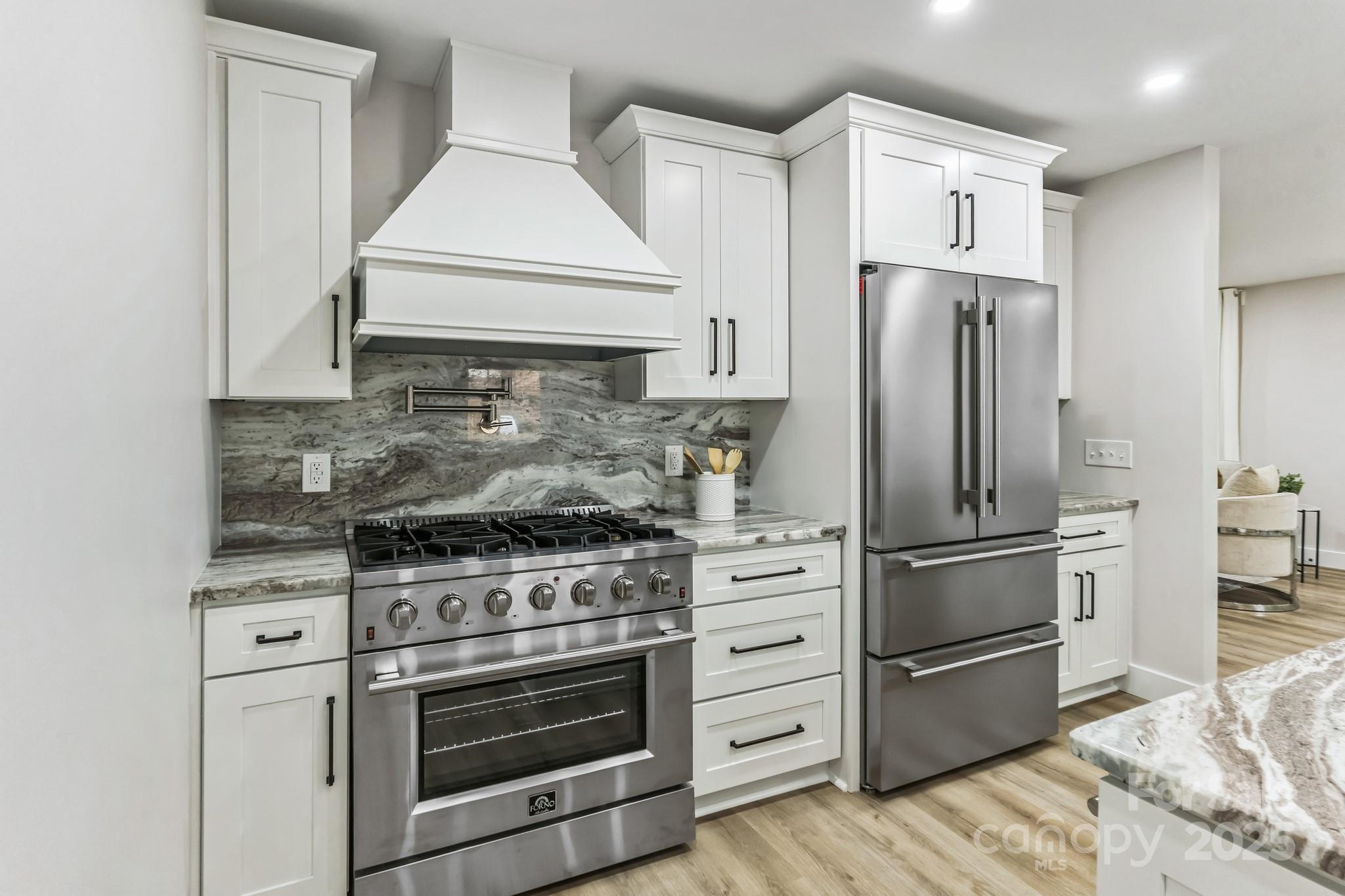 Property Photo: 1208 Tarrington Avenue NC 28205