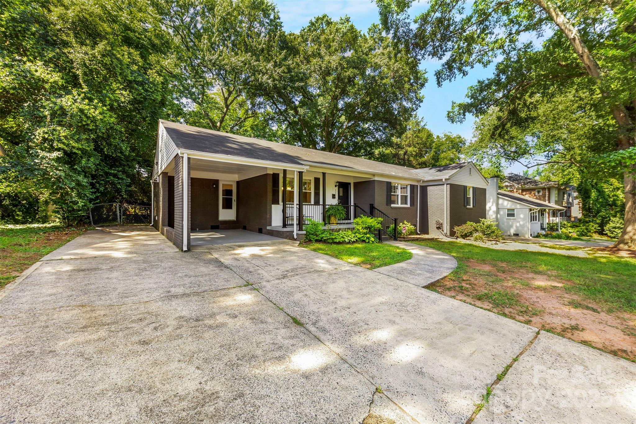 Property Photo: 1126 E Woodlawn Road NC 28209