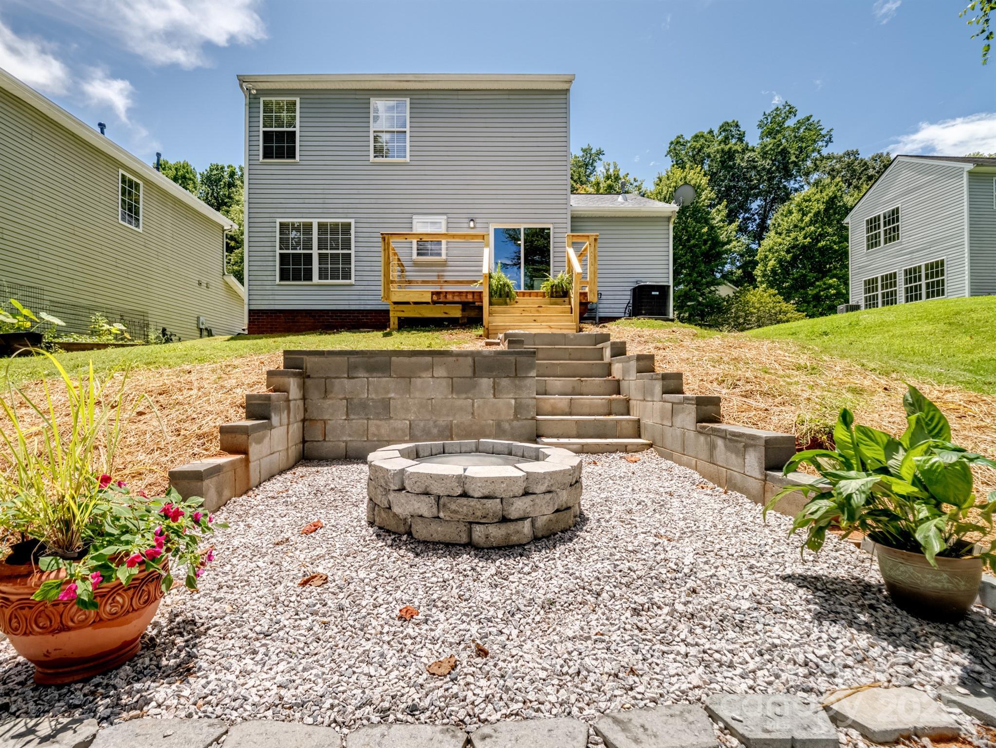 Property Photo: 3813 Brookchase Lane NC 28205