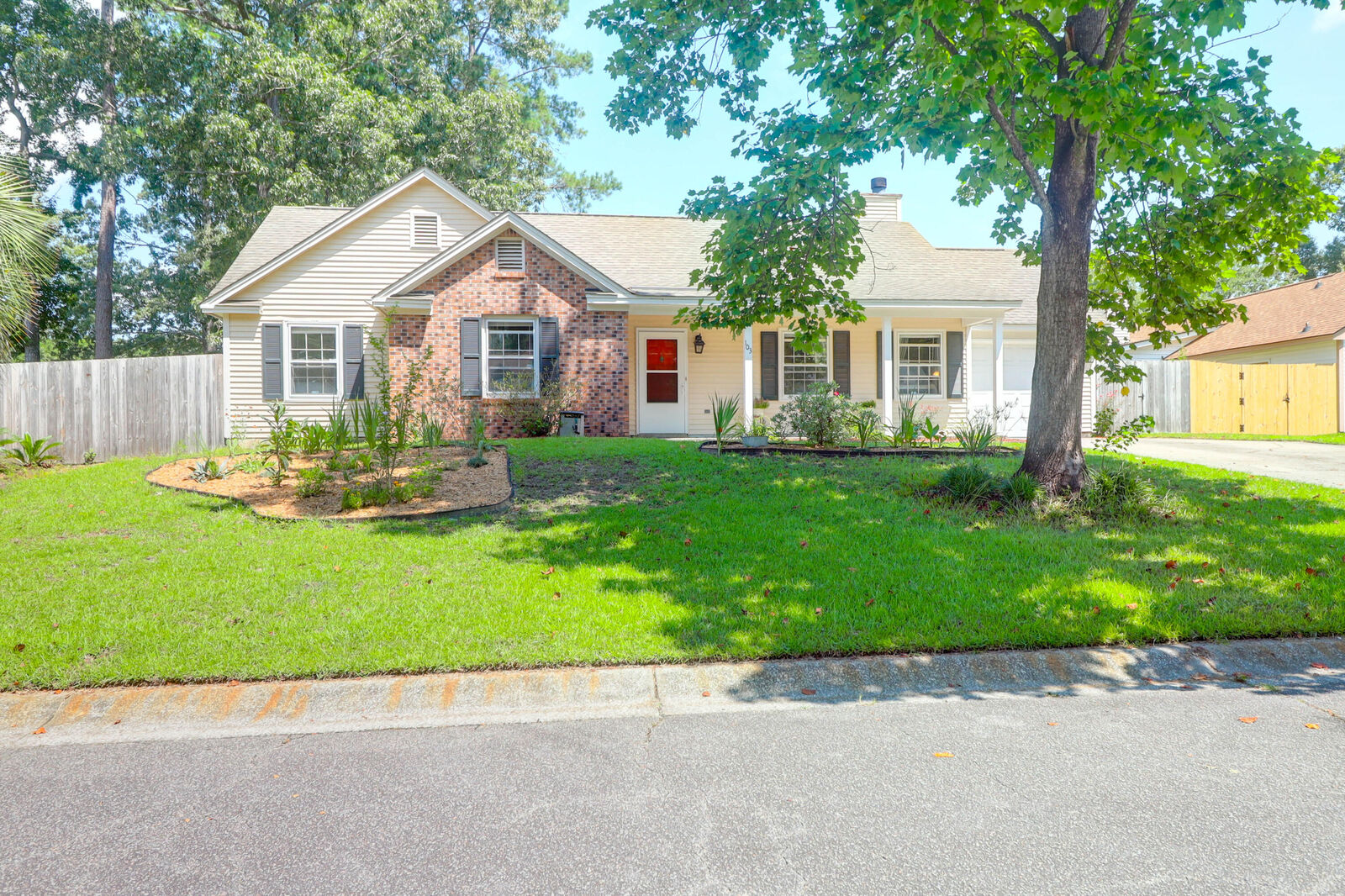 Property Photo:  103 Saxton Court  SC 29445 