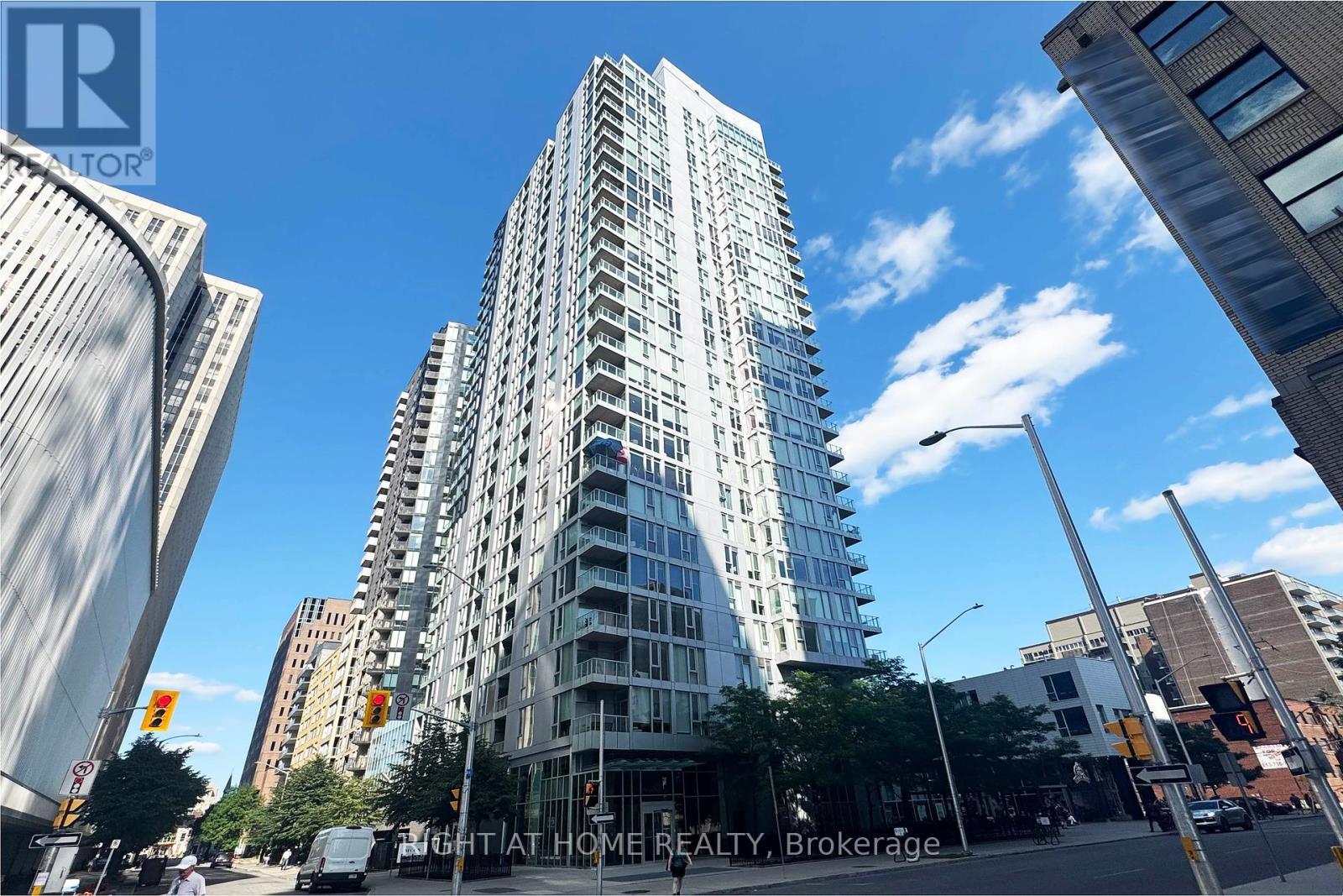 Property Photo: 179 Metcalfe Street 1907 ON K2P 0W1
