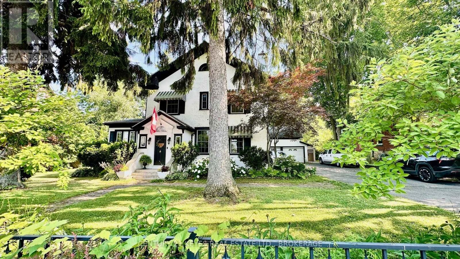 Property Photo:  223 King Street West  ON K7G 2G7 