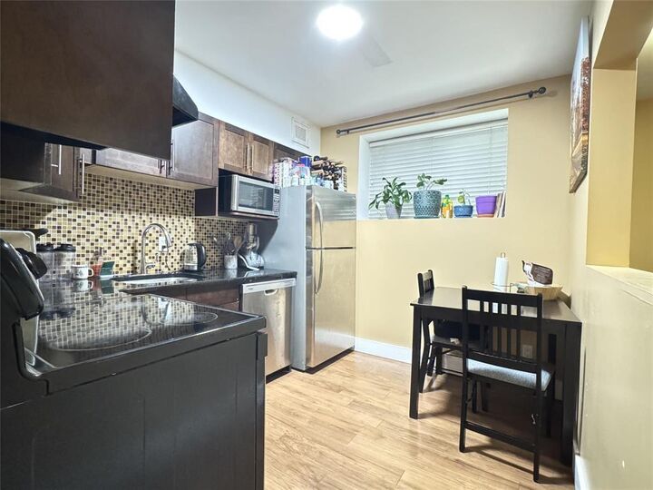 Property Photo:  375 Stradbrook Avenue  MB R3L 0J7