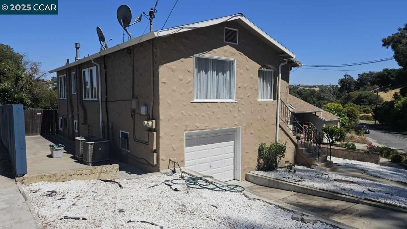 Property Photo: 655 Garretson Ave CA 94572