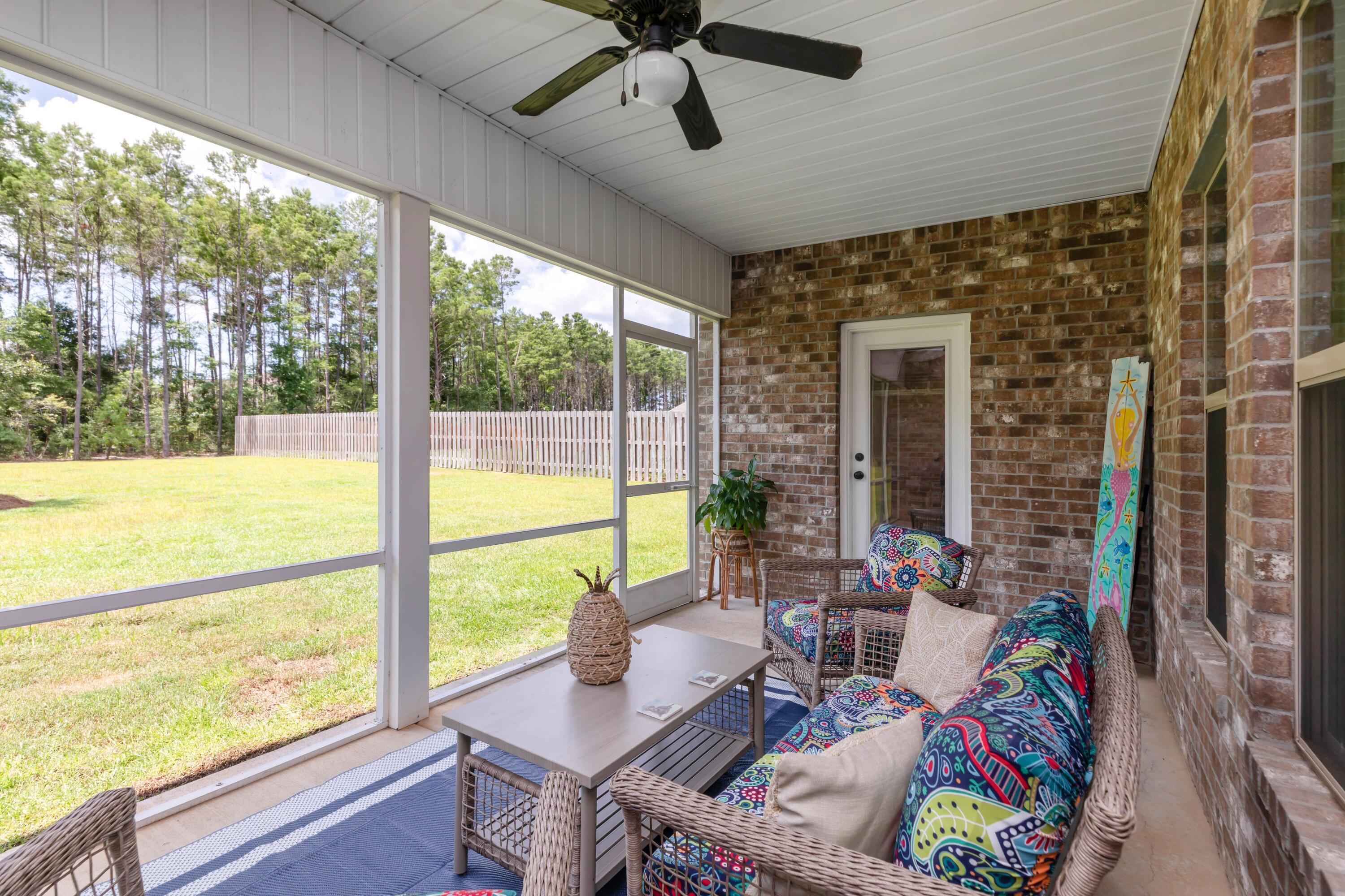 Property Photo: 170 Campfire Cove FL 32439