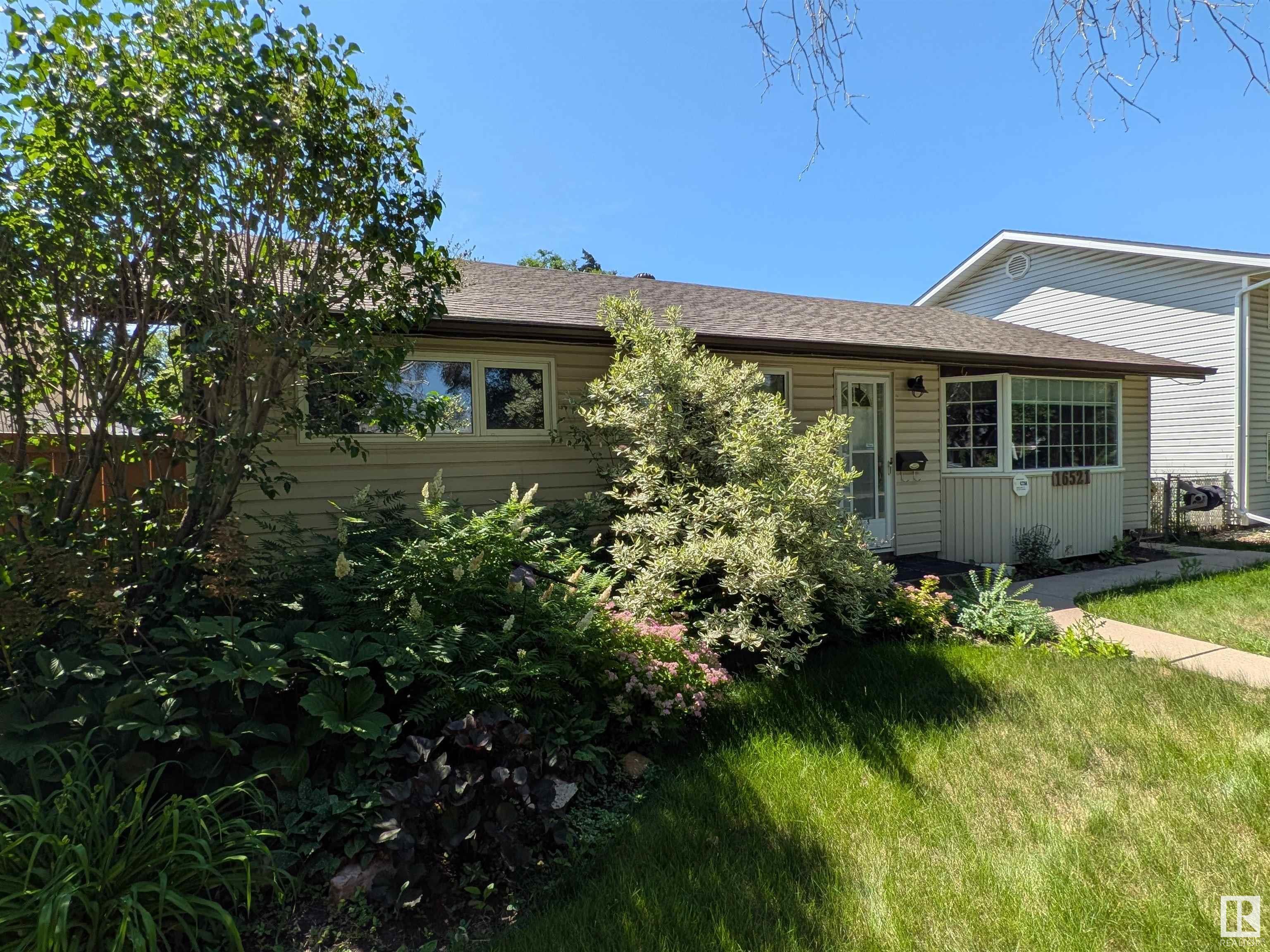 Property Photo: 16521 106 Avenue NW AB T5P 0X1