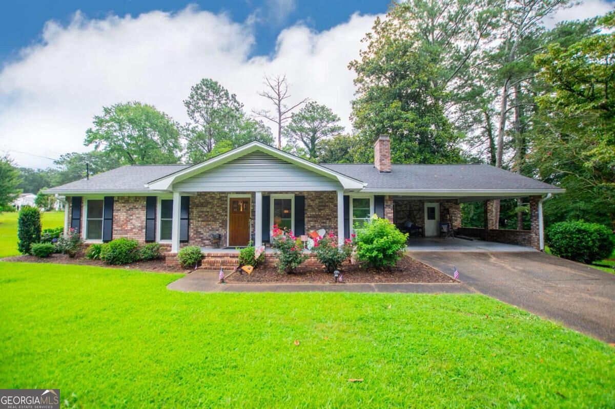Property Photo: 183 Highway 113 GA 30117